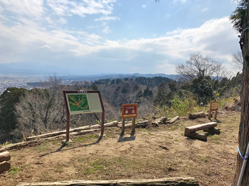 本丸と案内板
