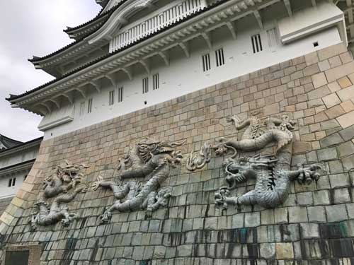 下から見上げる天主閣