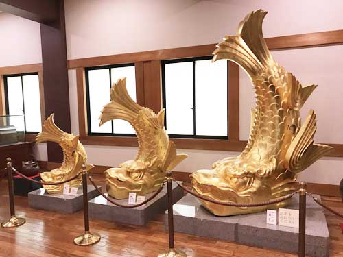 3つのシャチホコ