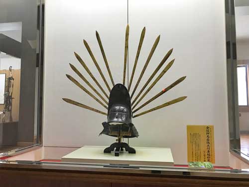 金箔押馬藺後立付唐冠形兜