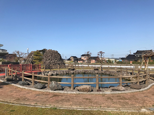 ひょうたん型の池