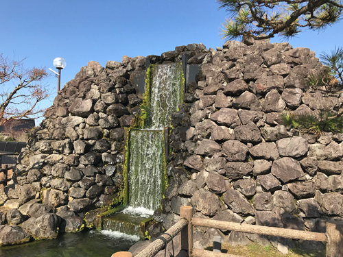 人工の滝