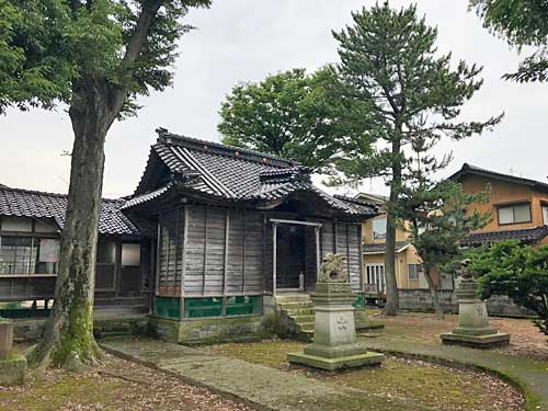 光松八幡神社の拝殿