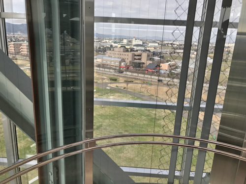 エレベーター内部からの眺め