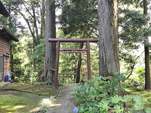朱塗りの鳥居