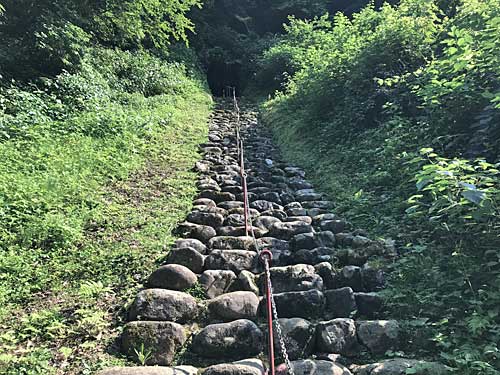 急勾配の石段