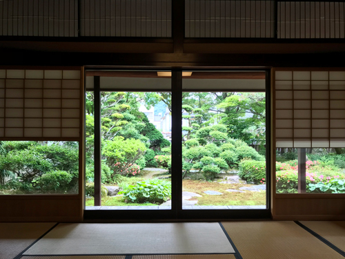 芭蕉の館の額縁庭園