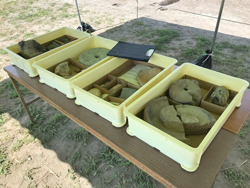 出土した陶器や石器