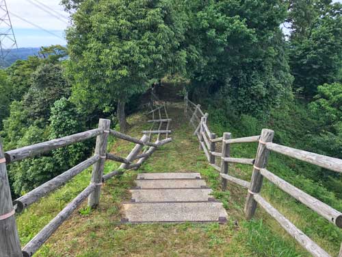 主郭裏の土橋