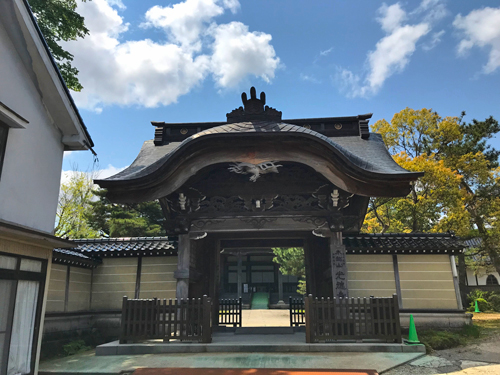 光徳寺の山門
