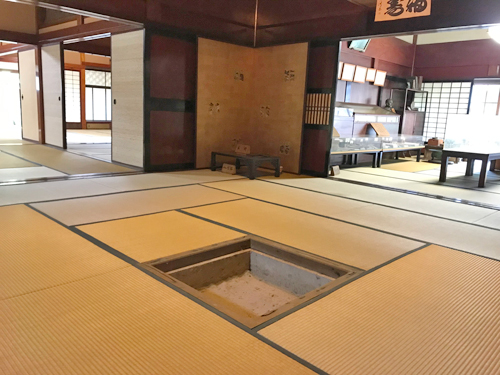 明治の館室木家の広間