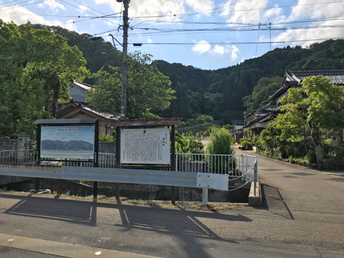 加茂横穴墓群の入口