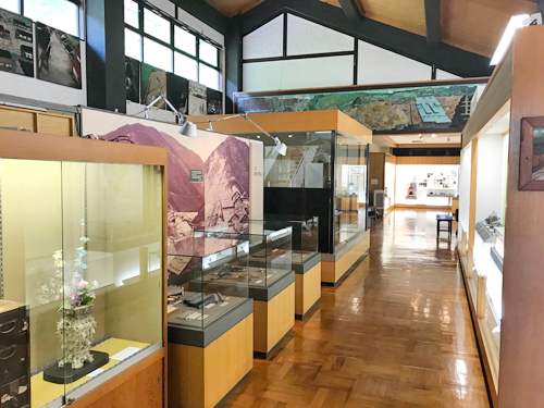 尾小屋鉱山資料館の展示室