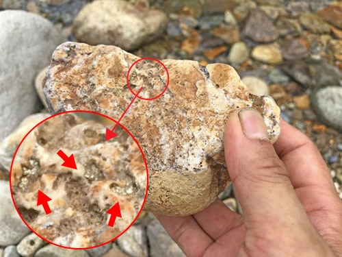 河原で拾った鉱石