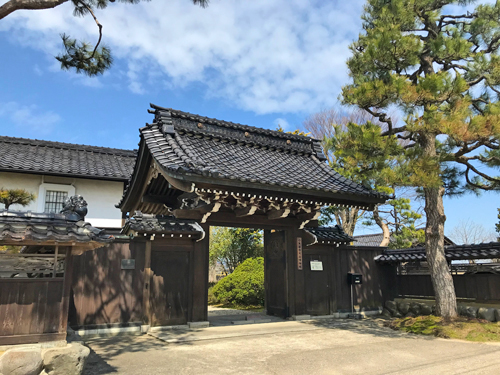 入口の薬医門
