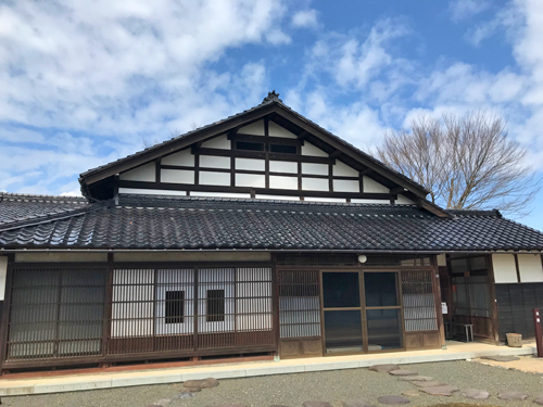 アズマダチの屋敷