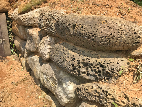 石室の石材