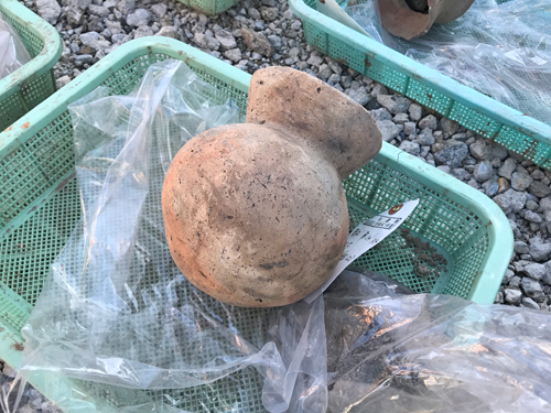 完全な形で出てきた土器
