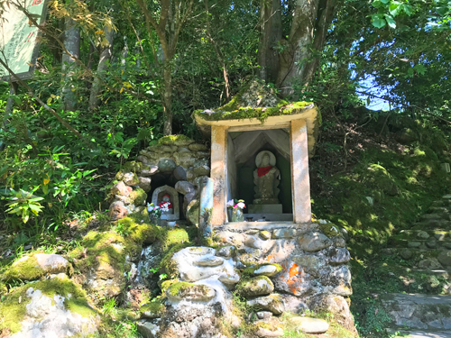 道明地蔵と慈母観音の祠
