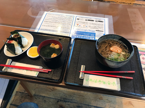道の駅千枚田ポケットパーク　おにぎりセット＋あごだしそば