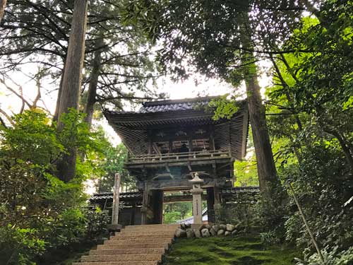 佛性寺の鐘楼門
