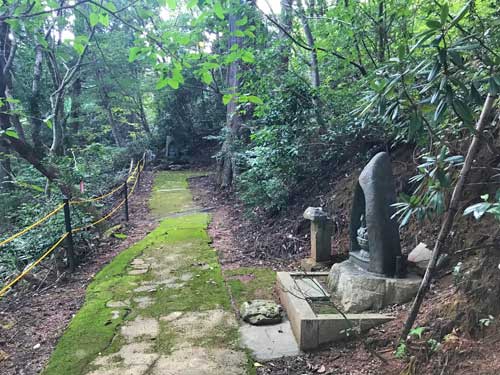 四国八十八ヶ所巡りの山道