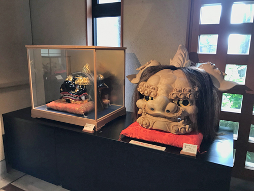 井波彫刻総合会館の獅子頭