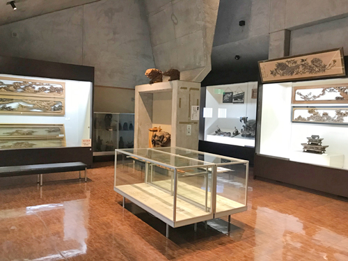 井波彫刻総合会館のの資料展示室