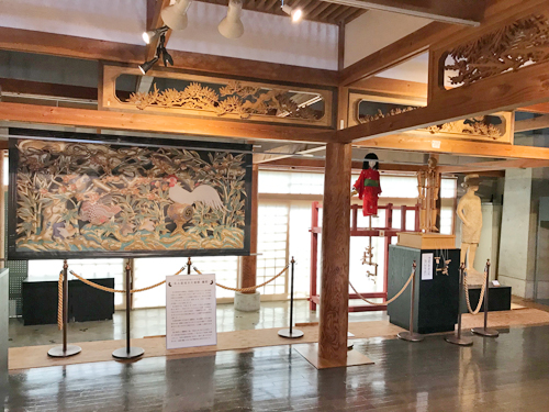 井波彫刻総合会館の展示室