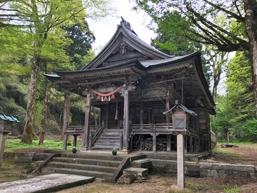 赤丸浅井神社の拝殿