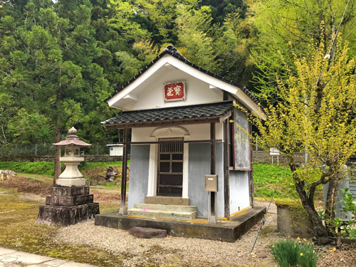 赤丸浅井神社の宝蔵