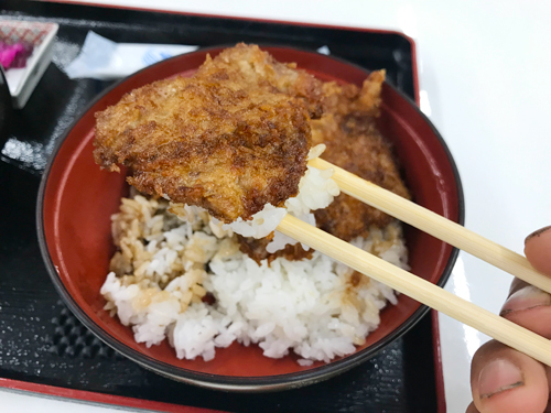 ソースカツ丼のカツとごはん