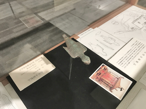 鳥形金銅製品