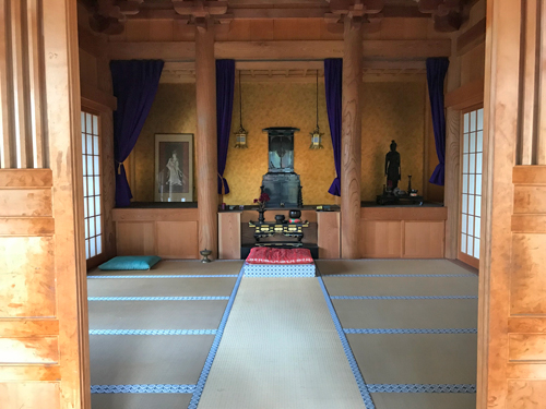 観音堂の室内