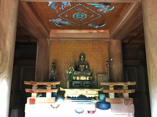 三重塔の内部
