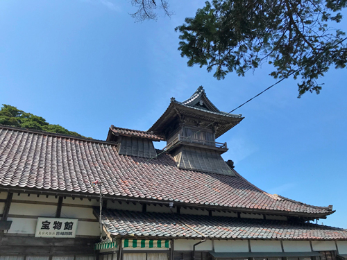 宝物館屋根上の鐘楼