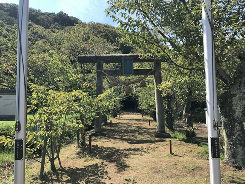 入口の石鳥居