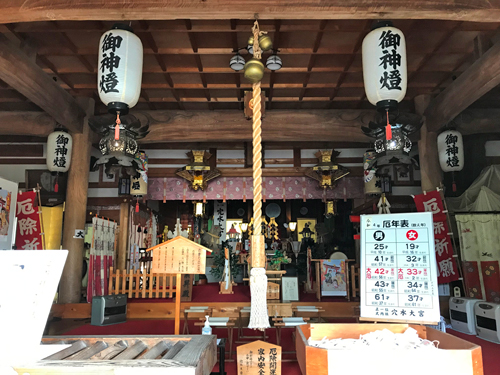 拝殿の内部