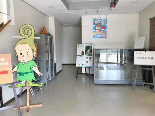 小矢部ふるさと歴史館の入口ロビー