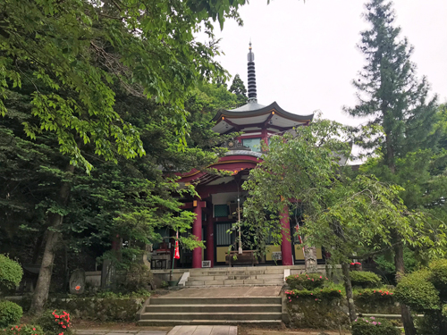 鉄筋の本堂