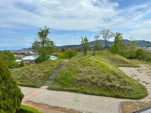 展望室から見下ろす柳田布尾山古墳