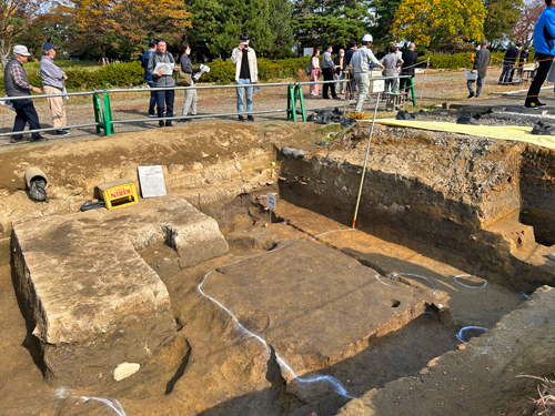 末松廃寺跡発掘調査現地説明会