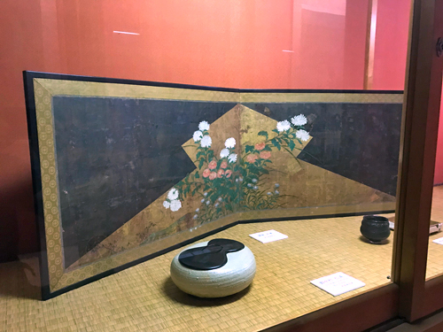 俵屋宗達の菊之図風炉先