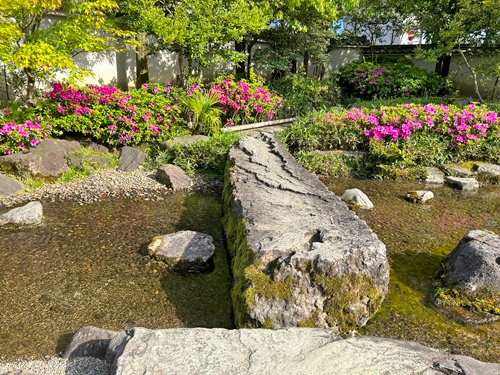 自然石の橋