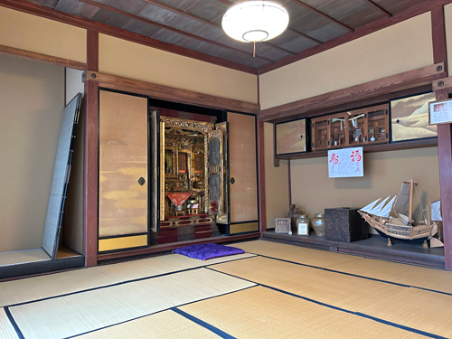 旧角海家住宅の仏壇・神棚