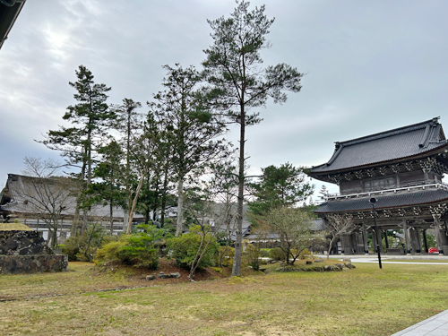 総持寺祖院の境内