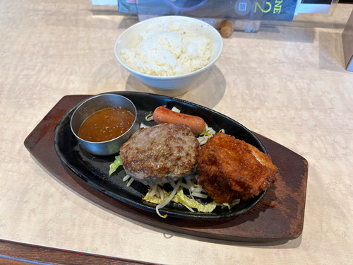 グリル&ハンバーグNINO　ハンバーグ＆ソーセージ＆から揚げ