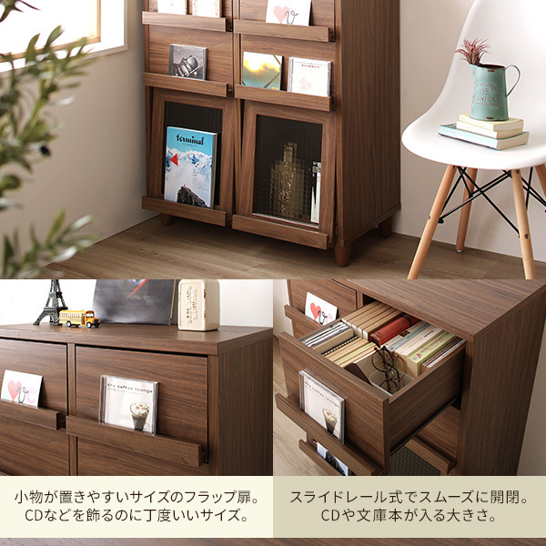 小物が置きやすいサイズのフラップ扉